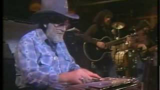 Waylon Jennings - A couple more years chords