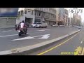 Roba una moto y es atropellado