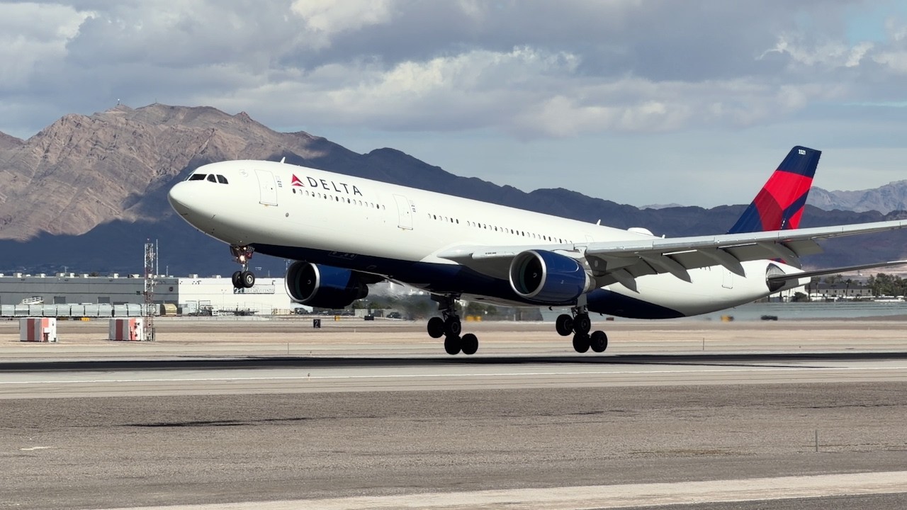 Diversion* Delta Air Lines Airbus A330-300 lands at Las Vegas