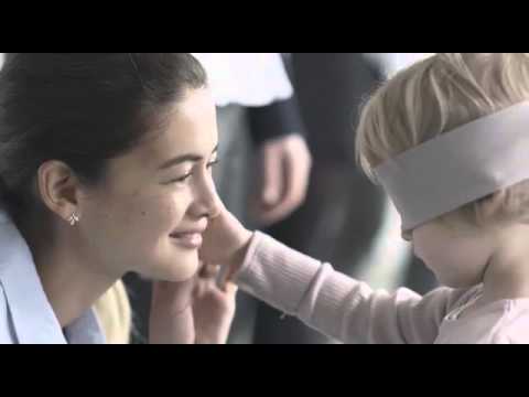 თვალებახვეული პატარები დედებს ეძებენ      ყველაზე უჩვეულო და ემოციური დახუჭობანა