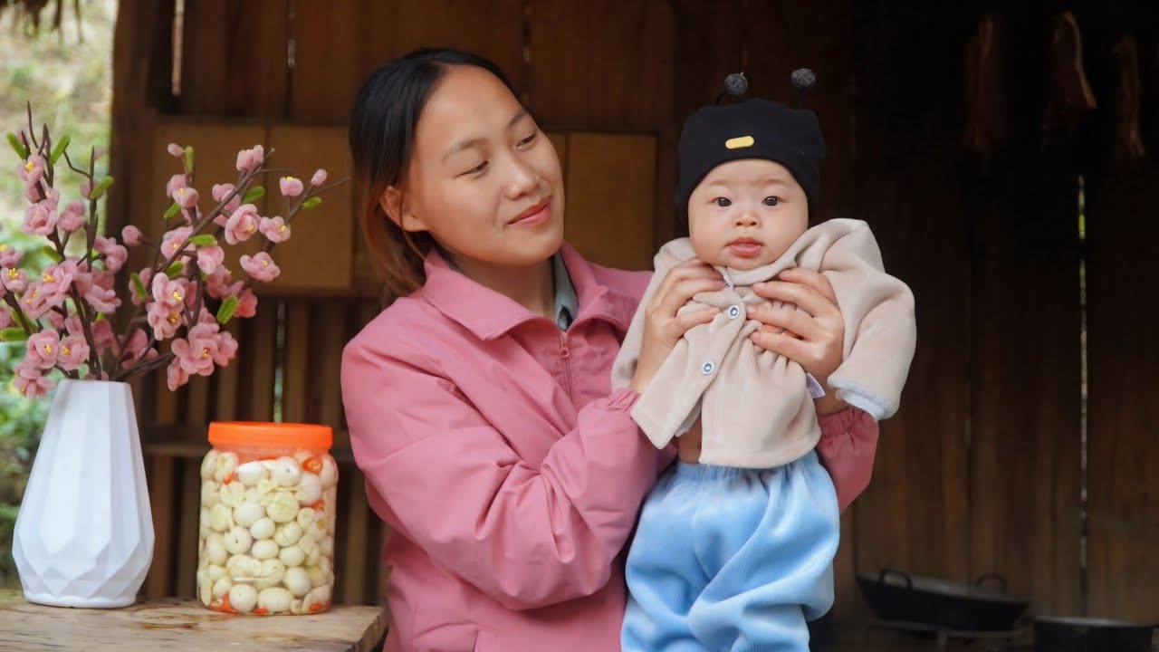 Mother and child; Harvest agricultural products, Making smoked meat
