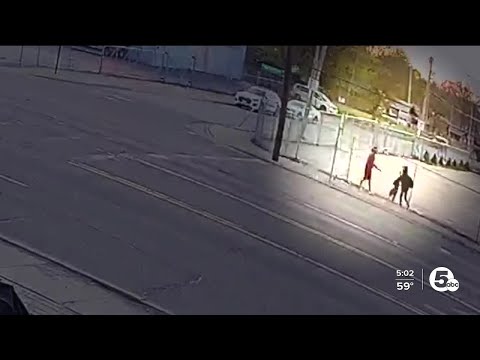 16-year-old girl clutches fence to thwart attempted abduction at Akron bus stop; man later arrested