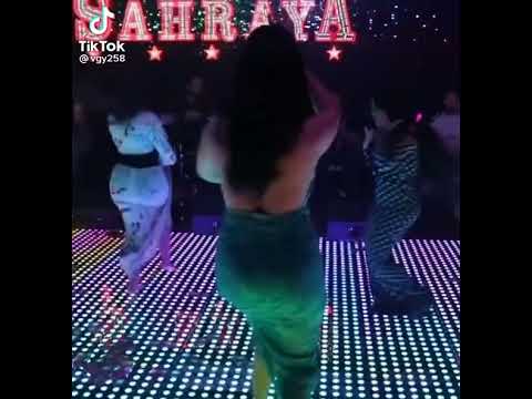 رقص بنات مع بعض حفلات