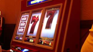 Colossal Diamonds Slot Machine $ 5.00 bet
