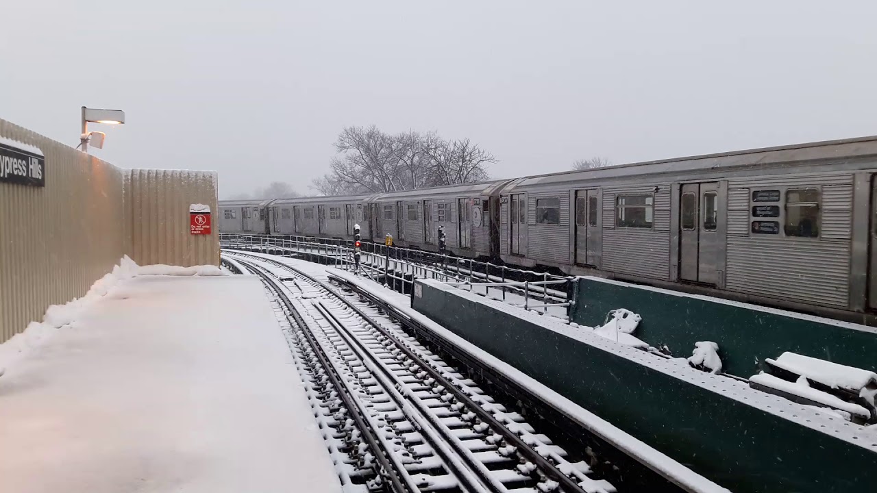 R179 #3058 (J) + R32 #3714-#3715 (J) at Cypress Hills in the snow - YouTube