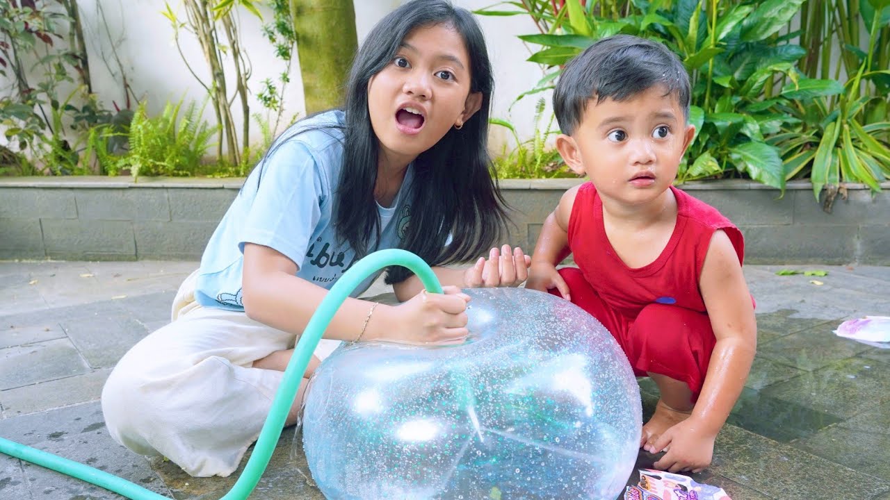 AZAM ISI AIR BALON RAKSASA 💦 DAN PECAHIN BALON