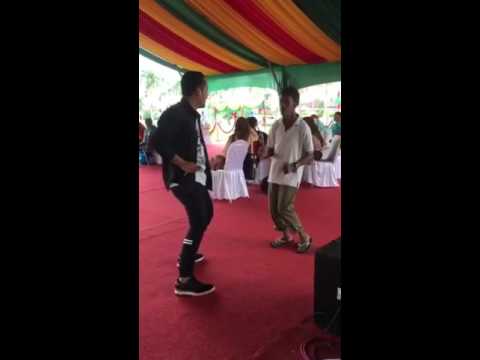 Goyang sexy biduan - YouTube