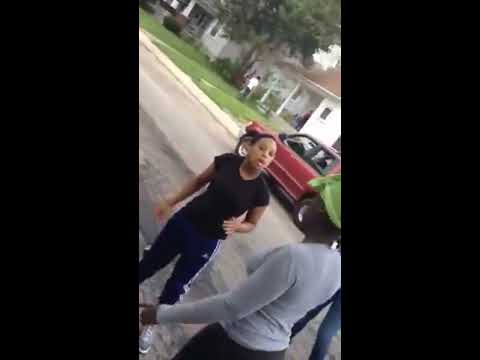 Two Black Girls Fighting - YouTube