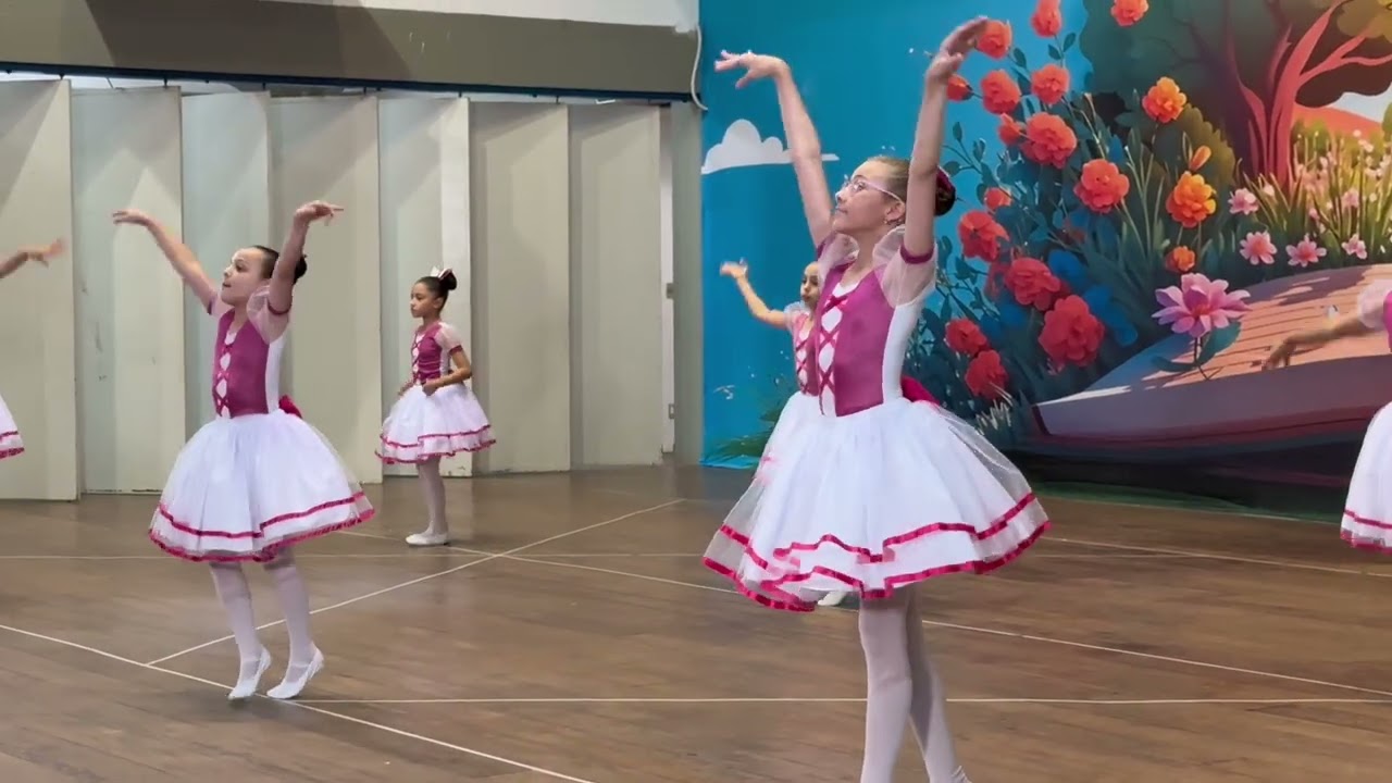 DANÇA ERA UMA VEZ  festa de encerramento ERA UMA VEZ MANHA