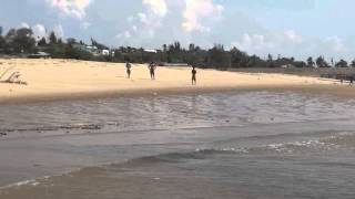 Au loin, le Mozambique