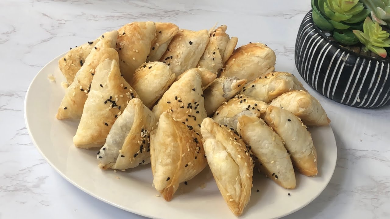 بوريك النشأ مورق ومقرمش وبديل لورق بوريك الجبده جربيه وحتحصلي على بوريك مورق وخفيف بس بخطوات بسيطه.