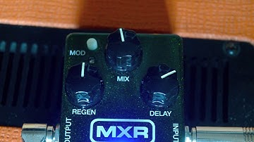 MXR CARBON COPY ANALOG DELAY