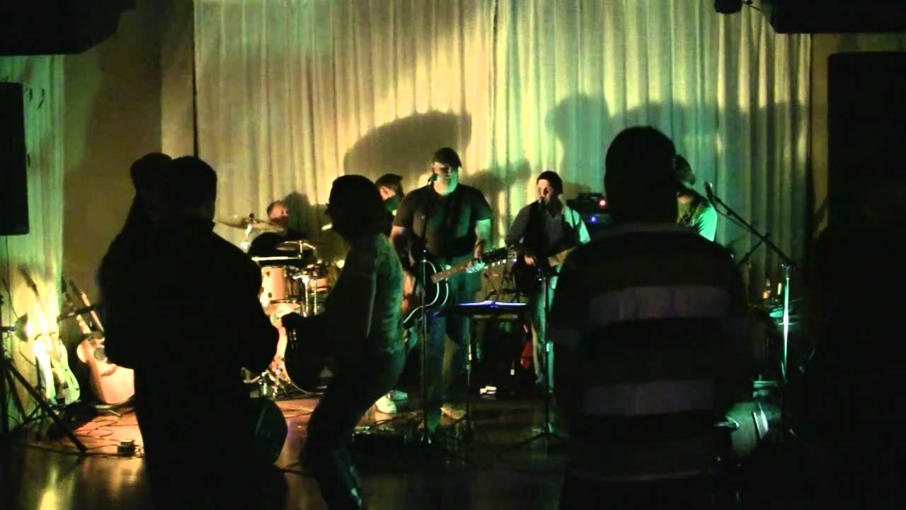 The Bistro 33, Always On The Run.m2t