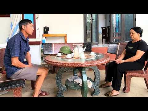 What will Mrs Thúy decide when her ex-husband comes and wants to share the debt