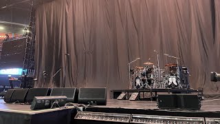 Depeche Mode early entry - Milano 2024-03-30 - entry into Forum di Milano and crew preparations - 4K