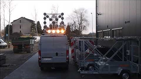 Arrow board with traffic advisor 22x L8H led lamp EN12352