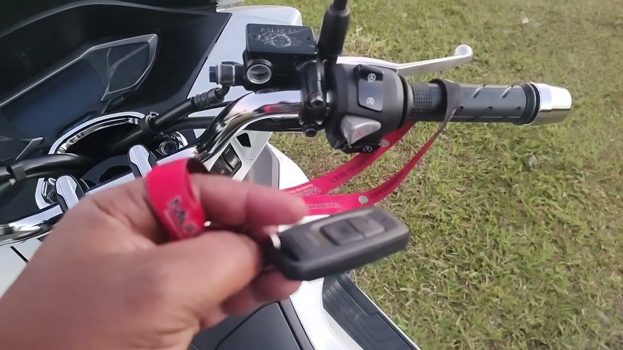 Alerta aos usuários de PCX ABS e DLX, fiquei sem bateria na moto.
