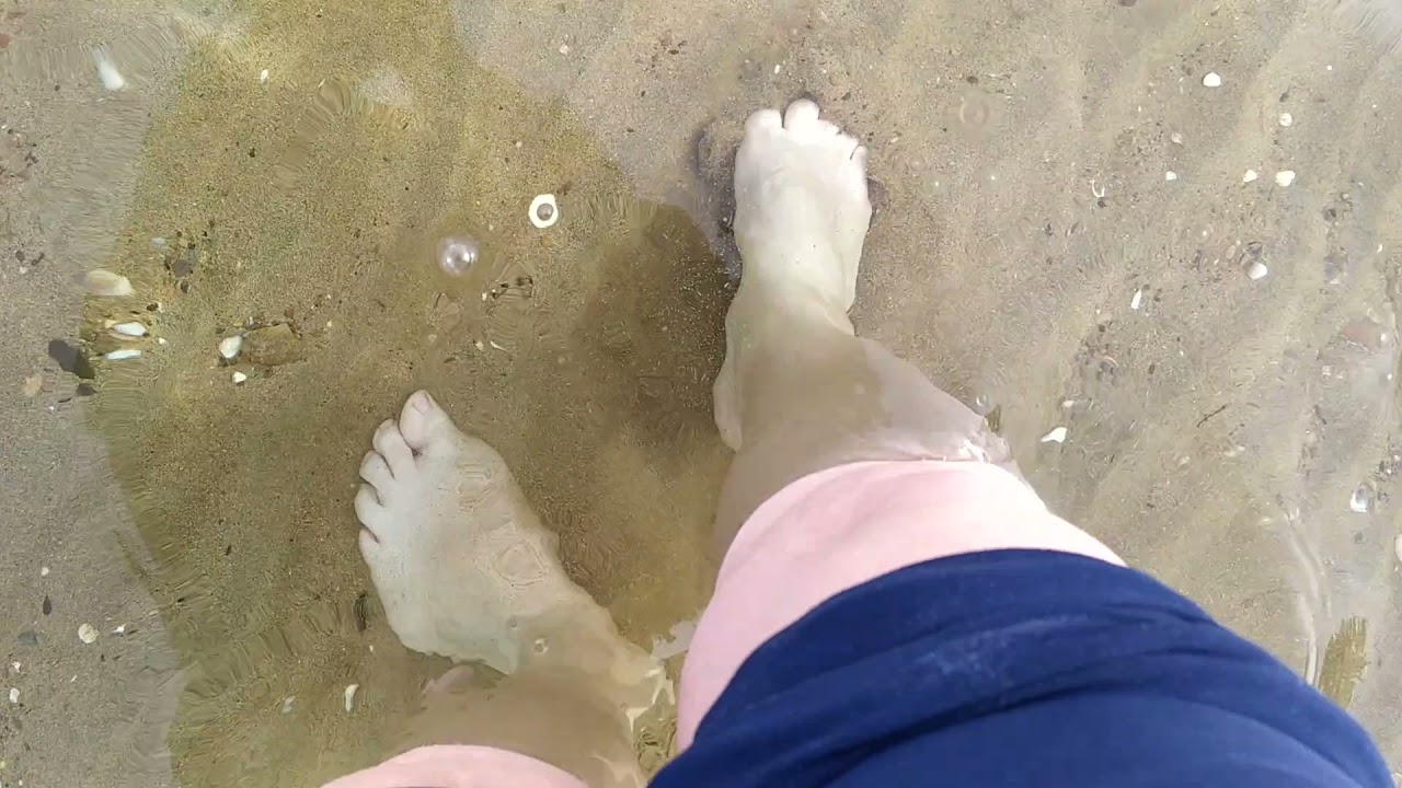 Islas Menores, el agua en el centro de la playa esta cristalina aunque exenta de vida