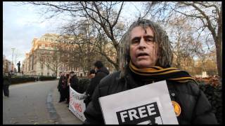 Ciaron OReilly of Catholic Worker - Vigil For Bradley Manning, US Embassy, London
Vigil For Bradley Manning, US Embassy, London on the13 December 2011. Ciaron OReilly is a long-time Catholic Worker, nonviolent resister and Christian anarchist.
More info on Ciaron: http://en.wikipedia.org/wiki/Ciaron_OReilly
Videography Jason Gleeson Ciaron OReilly of Catholic Worker - Vigil For Bradley Manning, US Embassy, London