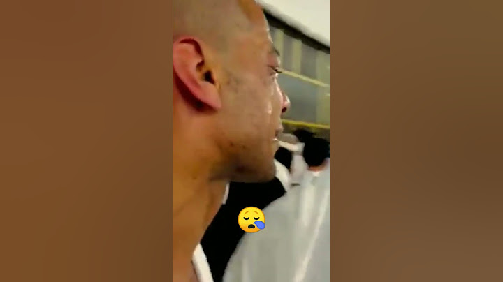 مشهد مؤثر لحاج يجهش بالبكاء وهو يدعو أمام الكعبة ..اللهم لا تعذبنا فإنك علينا قادر