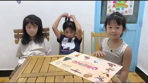 Tiếng Anh Giao Tiếp Phan Thiết: Leah, Daria and Mina practice talking about Christmas