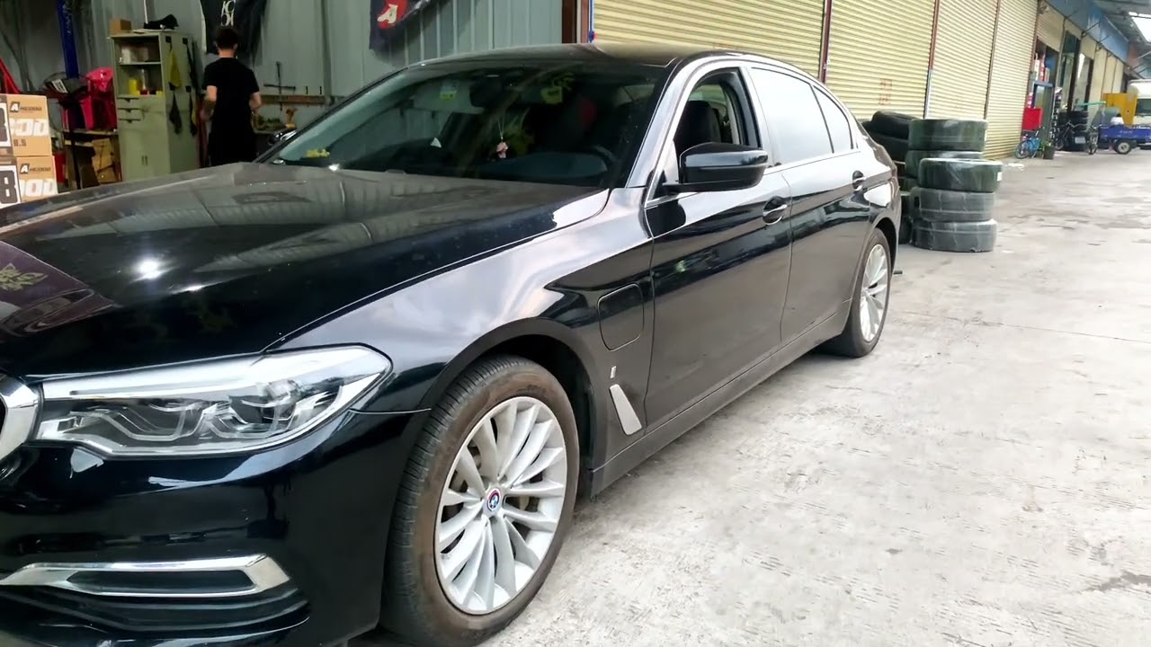 After installing 18-inch wheels, the BMW 530 exudes overwhelming presence.
