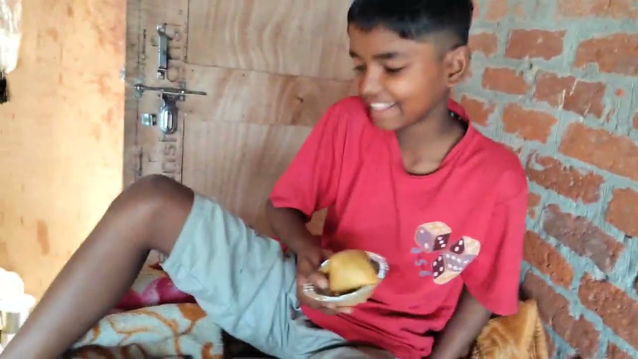 Mere Bhai ne chhipakar🥲 namkeen Pada🤣