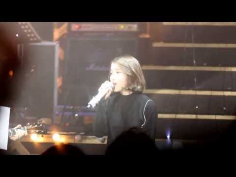 131130 아이유 모던타임즈 부산 콘서트 앵앵콜 직캠 - raindrop