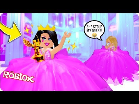 The Mean Girl Copied My Prom Dress And Won Prom Queen Roblox Royale High Roleplay Youtube - prom outfit roblox