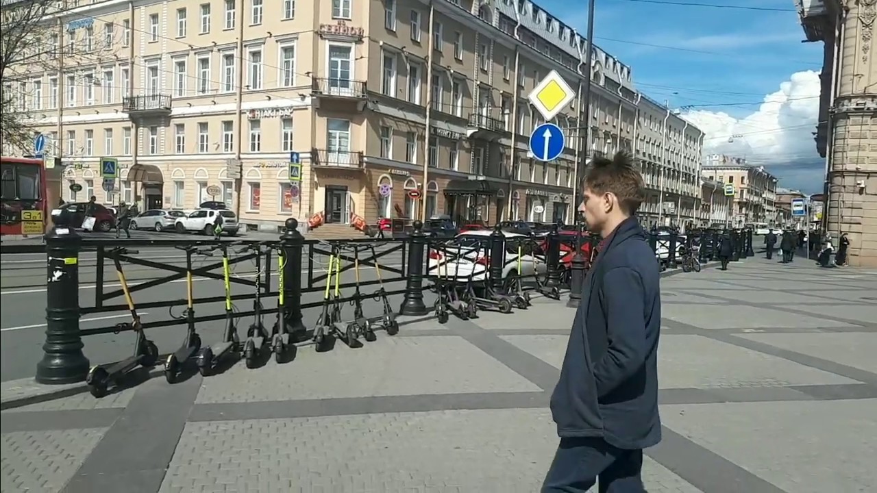 Прогулка в городе. Люди на улице. Городская жизнь. Ритм города москва. Люди на улице.