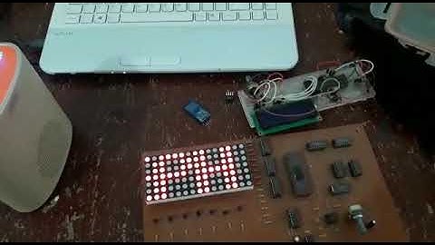 Matriz de leds con memoria EPROM AM27C1024 y circuitos digitales