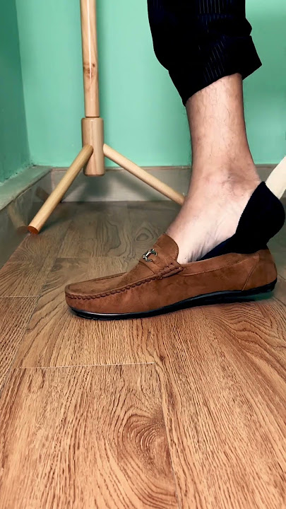 Handy Trick to Seamlessly Wear Socks With Loafers👞