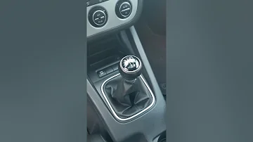 Did the VW Eos come with a manual transmission?