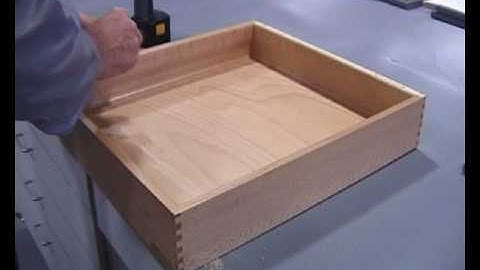 Drilling template for TANDEM front fixing bracket; Templates for drawer and pull-out systems