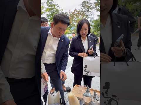 국회 안성 특산품 장터 1일 홍보대사 윤종군 의원, 전통주 사는 전은수 의원 #shorts #윤종군 #전은수 #안성 #배 #전통주 #소상공인 #2026