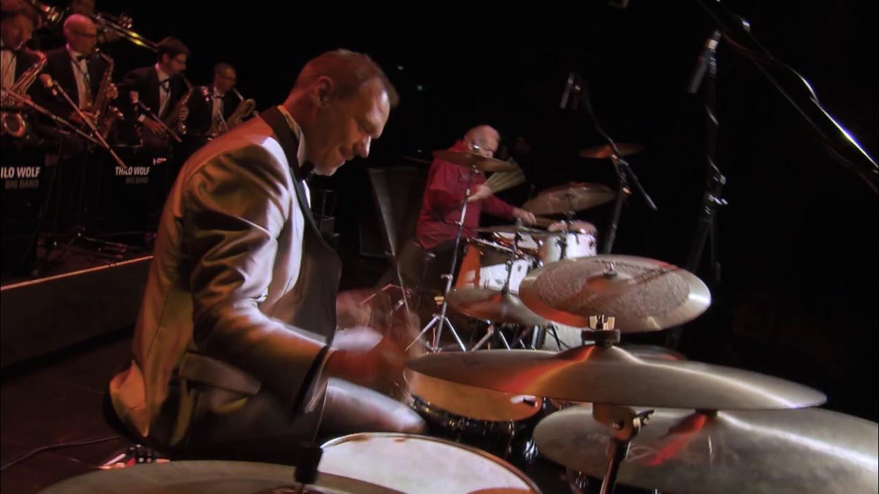 Caravan (Ellington) - Drum-Battle Charly Antolini, Wolfram Kellner, Paul Höchstädter, Thilo Wolf Caravan (Ellington) - Drum-Battle Charly Antolini, Wolfram Kellner, Paul Höchstädter, Thilo Wolf