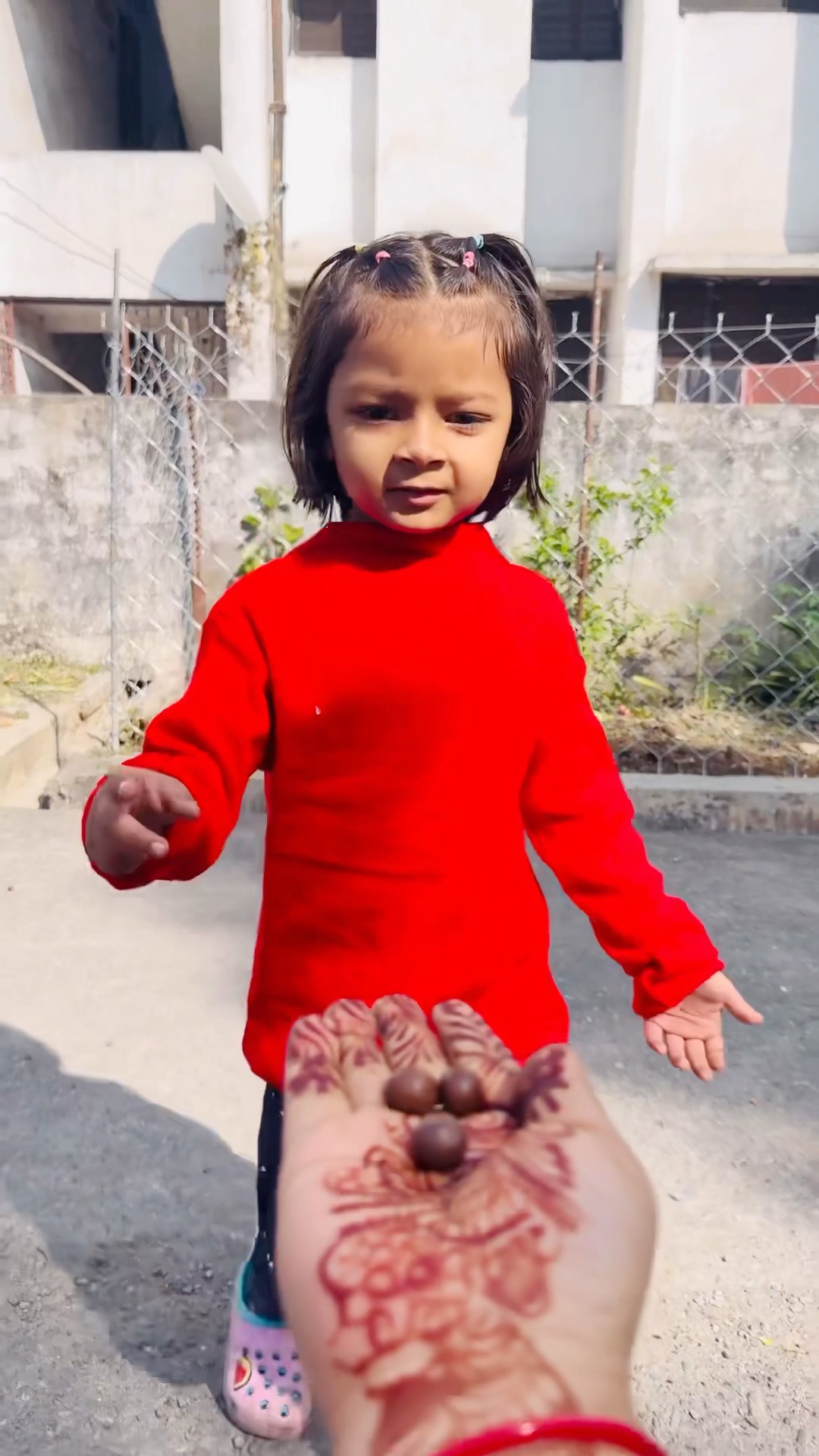 Tooktook kiski potty samji chocolate ko?