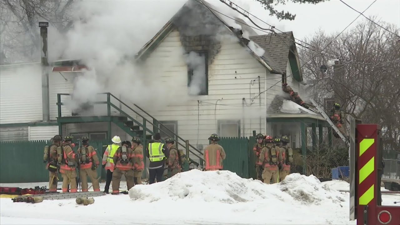 One person hospitalized in Rockford house fire Thursday morning - YouTube