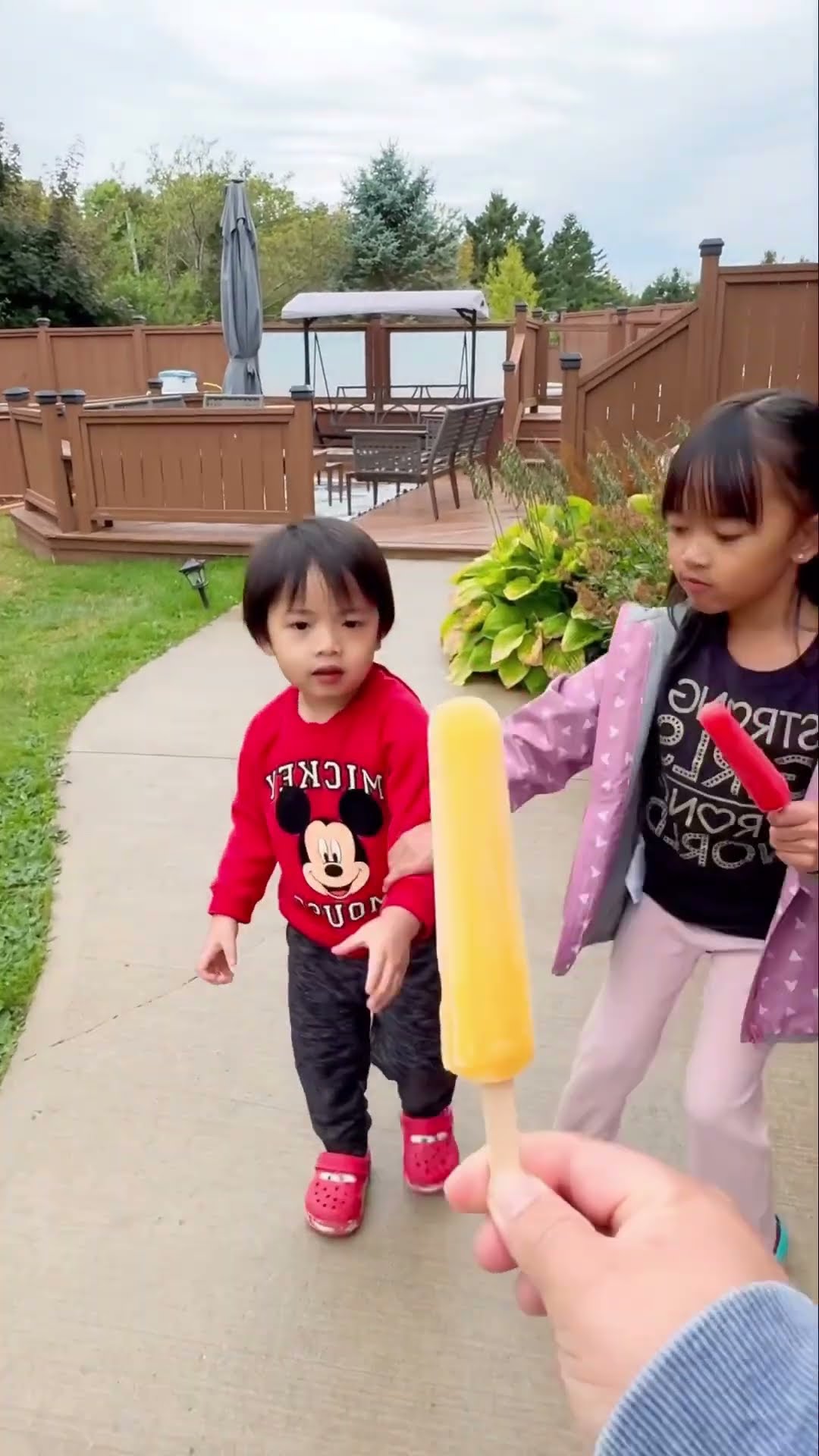 Sister protects baby brother ??❤️??