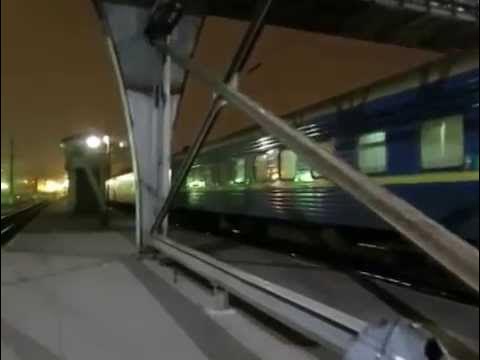 Пассажирский поезд и наш вокзал. Как объявляют поезд на вокзале. Кто объявляет поезда на вокзале. Щербинка с казанского вокзала. Станция ростов главный.