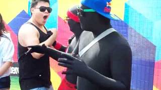 Morphsuit at Stereosonic 2010 - black Moprhsuit guy's