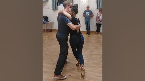 Studio T: Improvisation on different ways to enter cross system #improvisation #tango #tangolesson