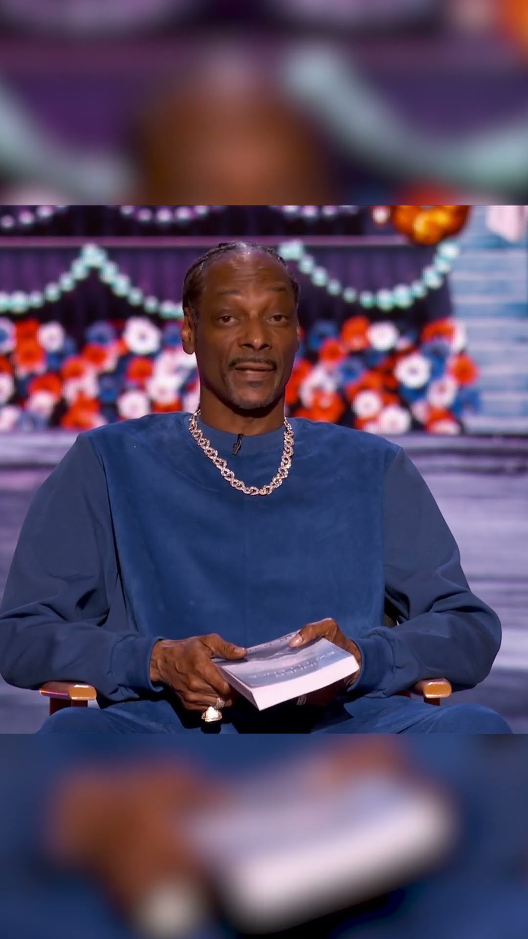 Snoop Dogg, Malik Nabers, Josh Allen, and Deion Sanders were all reading books during NFL Honors ??