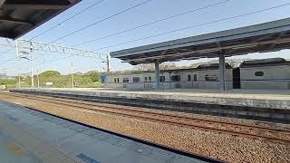 (1120129) 2537次500型區間車和1218次900型區間車北湖進站
