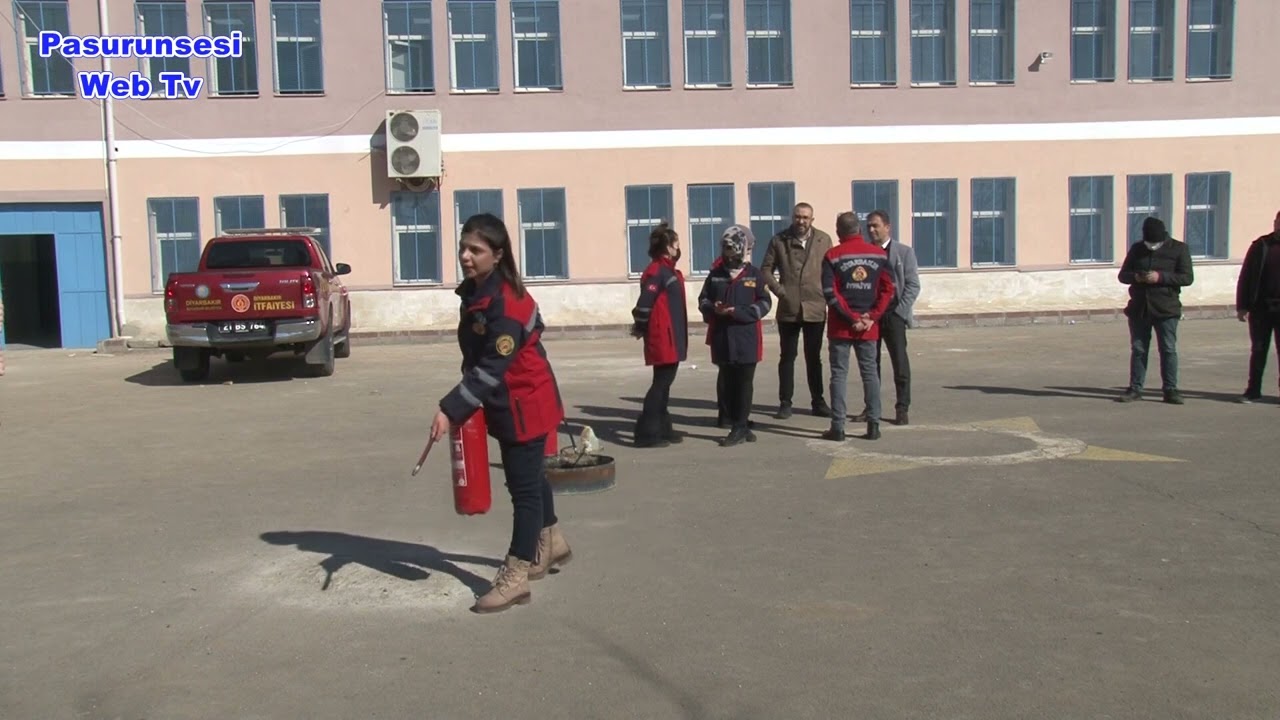 Diyarbakır’da Kadın İtfaiyecilerden öğrencilere eğitim
