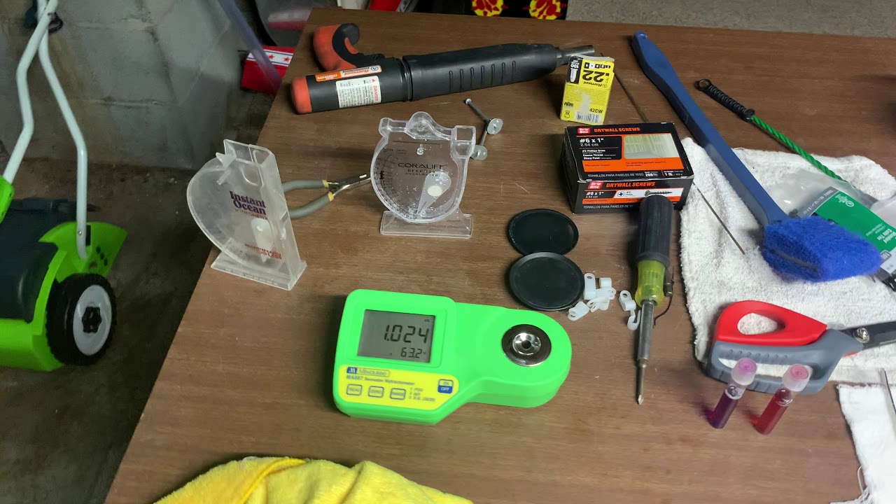 Hanna salinity tester versus milwaukee MA887 - YouTube