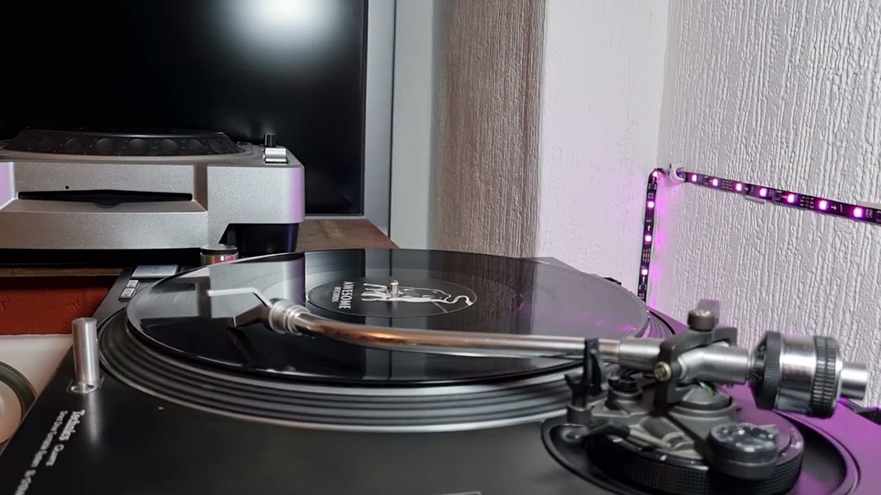 DJ Slipmatt - Breaking Free - Awesome - 1994 - Jungle