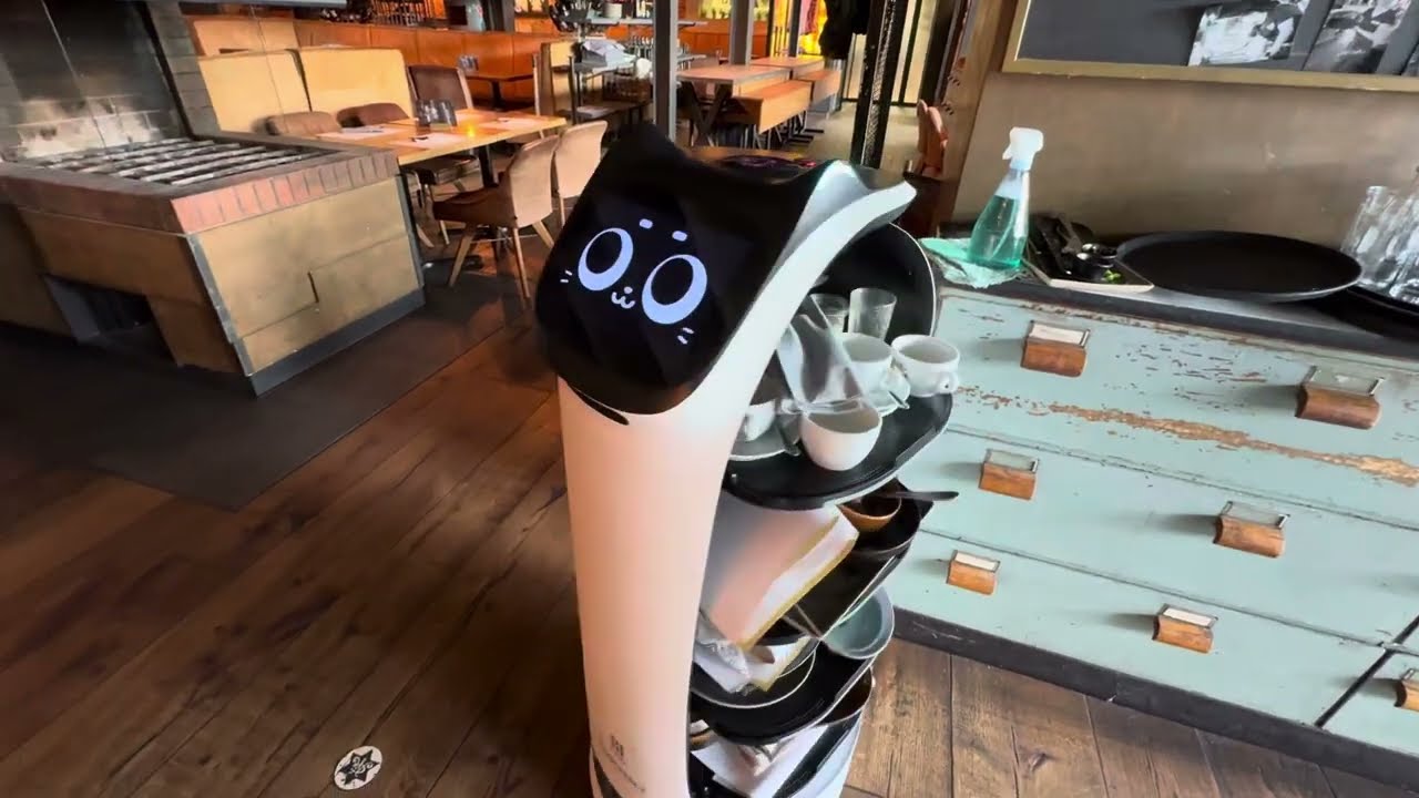 Gastro: Serviceroboter bei der Arbeit in Liebesbier, Bayreuth