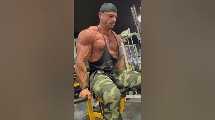 Arturo Mendez chats and works out