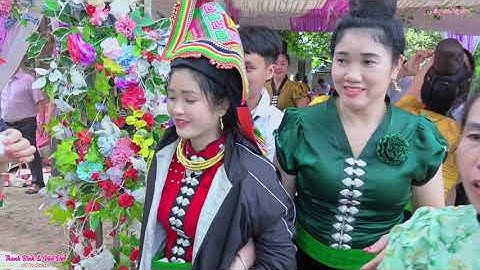 Phong tục đón dâu dân tôc Thái giây phút dặn dò đầy cảm động và đầy nước mắt